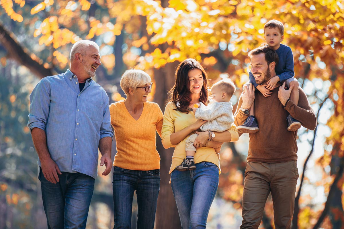 Negretes Notaries - family in autumn park